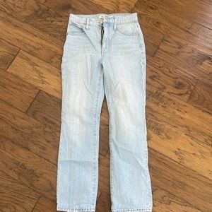 Women’s Madewell slim Demi boot, cut short light washed jeans size 00